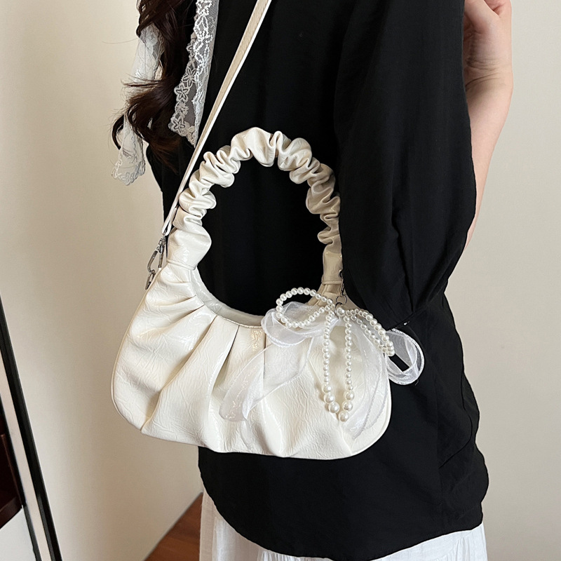 A new summer fashion single-shoulder crossbody bag for women with a niche design in 2025, featuring a casual Korean-style pleated dumpling bag Specification drawing