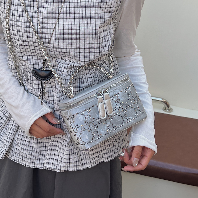 The 2025 summer new style of the textured design box bag is a casual, fashionable and versatile single-shoulder bag and crossbody bag Specification drawing