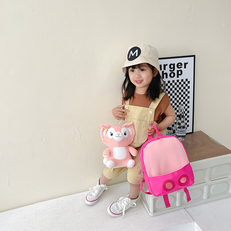 Soft and cute little animal plush bag for kindergarten babies, light canvas travel bag for 1-3 years old children Application Scenario