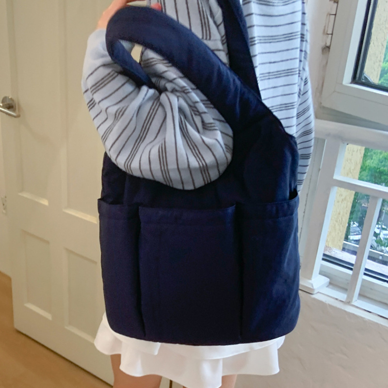 Single-shoulder underarm bag, large-capacity tote bag, versatile nylon fabric bag for women, new pleated multi-pocket commuter handbag Specification drawing