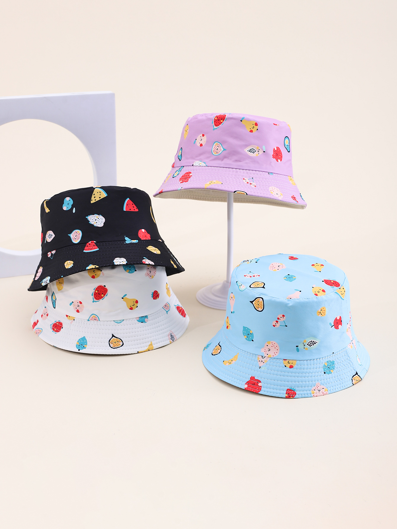 This spring and summer hit children's fruit, cute expression print, double-sided fisherman's hat, cute cartoon, classic and versatile. It's a personalized children's double-sided fisherman's hat with a pier circumference of 54CM full figure
