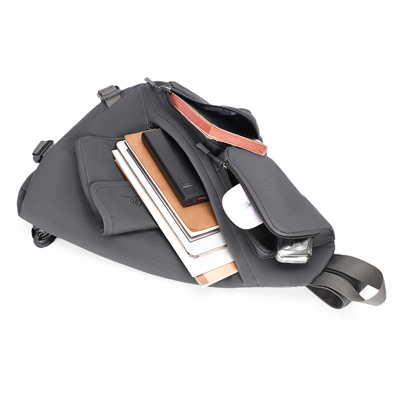 2025 New cross-border men's chest bag, casual men's bag, large-capacity retro multi-functional crossbody bag, soft leather single-shoulder bag Application Scenario