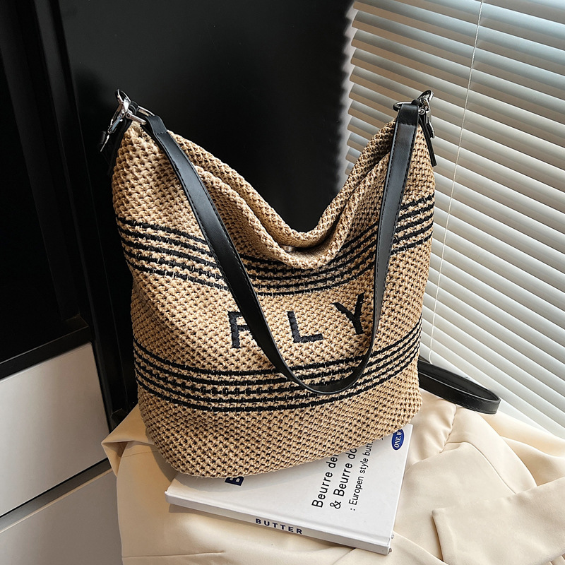 Summer vacation style woven underarm bag for women 2025 new casual large-capacity versatile seaside single-shoulder crossbody bag full figure