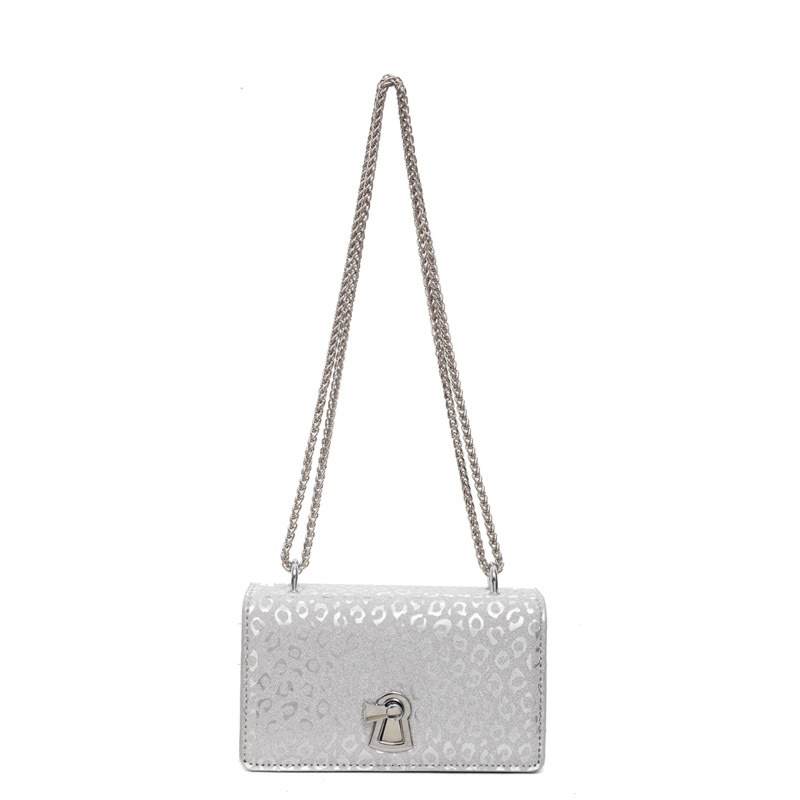 A trendy and stylish chain bag for women in 2025, a trendy crossbody small square bag, a casual and fashionable single-shoulder armpit bag Item Picture