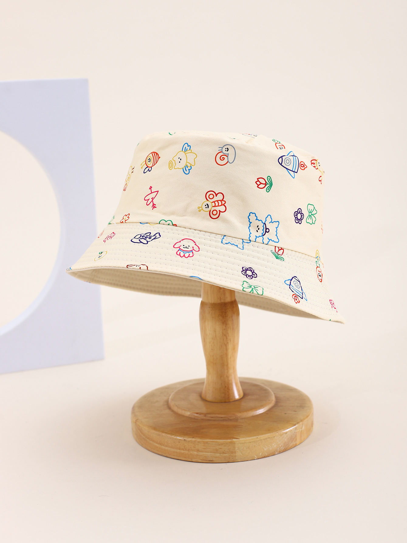 Spring and summer bestsellers: A variety of printed double-sided fisherman hats for children. Cute, cartoon, classic, versatile and unique. The double-sided fisherman hats for children all have a pier circumference of 54CM Application Scenario