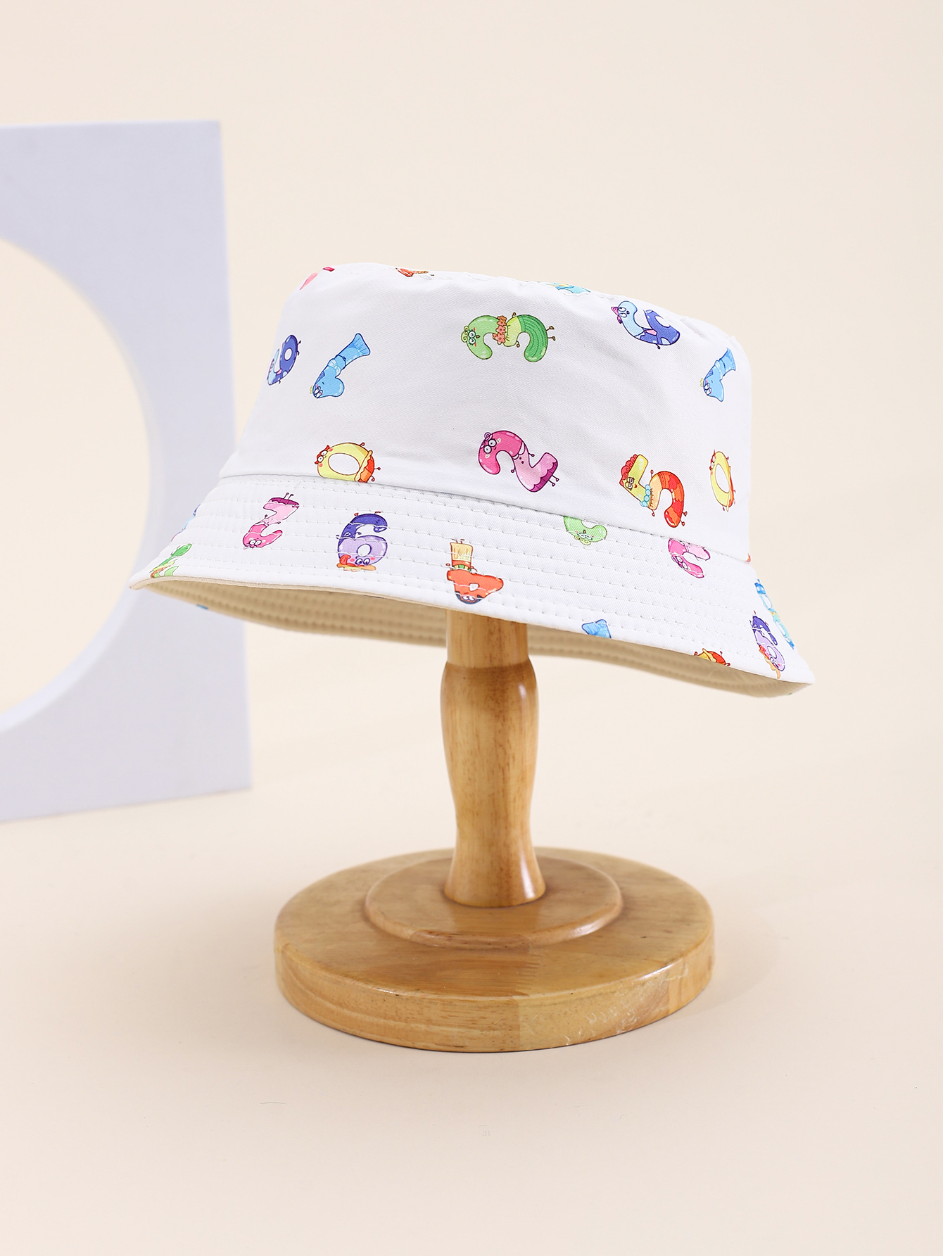 This spring and summer hit children's digital printed double-sided fisherman's hat is cute, cartoon-style, classic and versatile. It's a unique children's double-sided fisherman's hat with a pier circumference of 54CM Item Picture