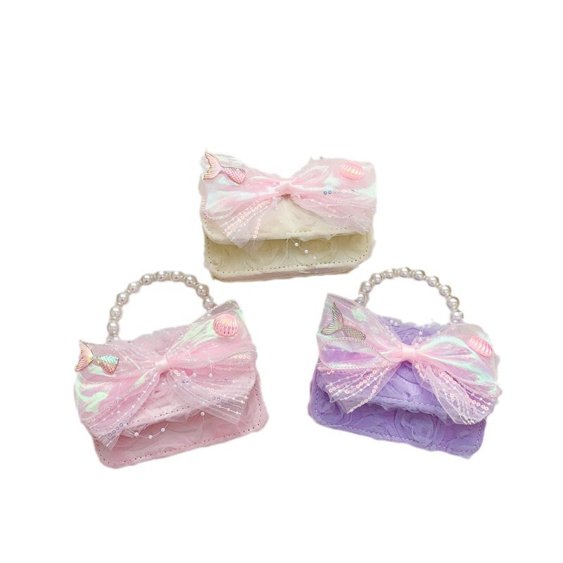 The new girls' bag is fashionable and cute. It's a cartoon plush children's single-shoulder princess crossbody bag that has become a popular choice for little girls to carry Item Picture