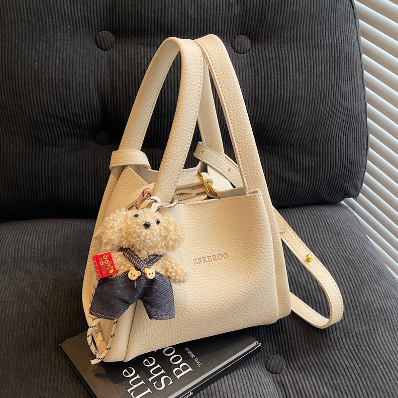 This year's popular bags for ladies are the 2025 new Korean-style simple and versatile crossbody bag and the retro commuting hand-held bucket bag full figure