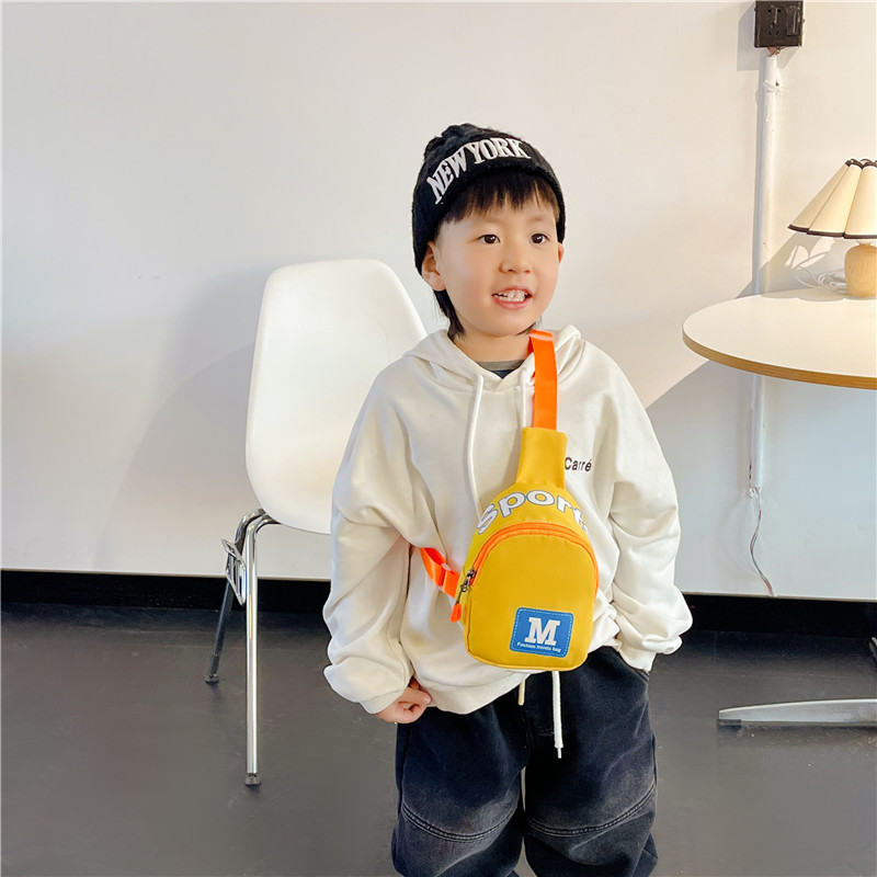 Korean-style children's crossbody bag, cute 2023 new fashion bag, small chest bag, lightweight canvas, boy's outing snack bag details Picture