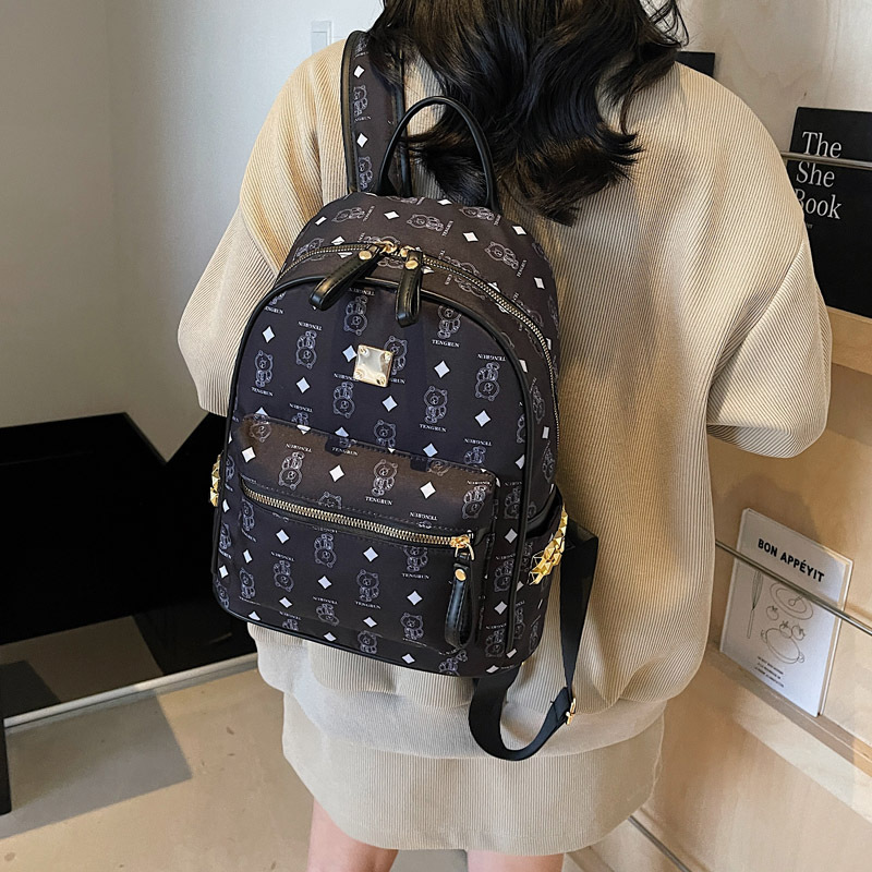 A cute little bear backpack for female college students in 2025, a new fashionable and trendy backpack with a large capacity details Picture