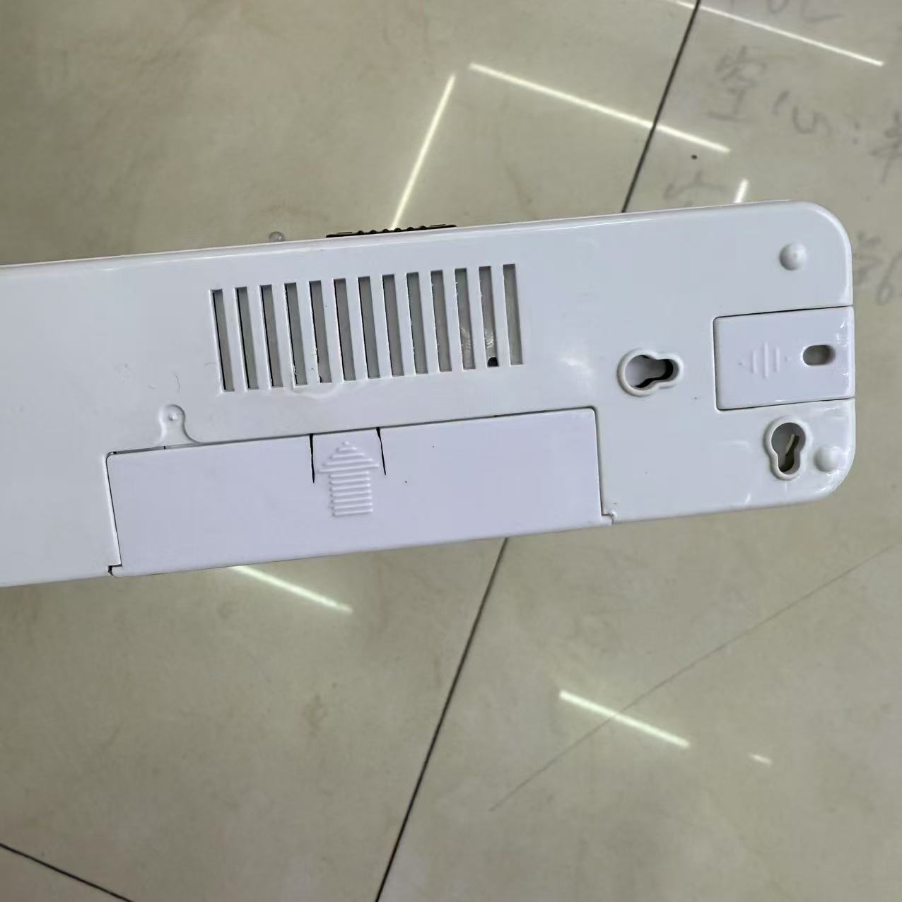 Transparent plug-in high-brightness truck body light with crystal surface, suitable for both roof and vehicle interior lights Item Picture