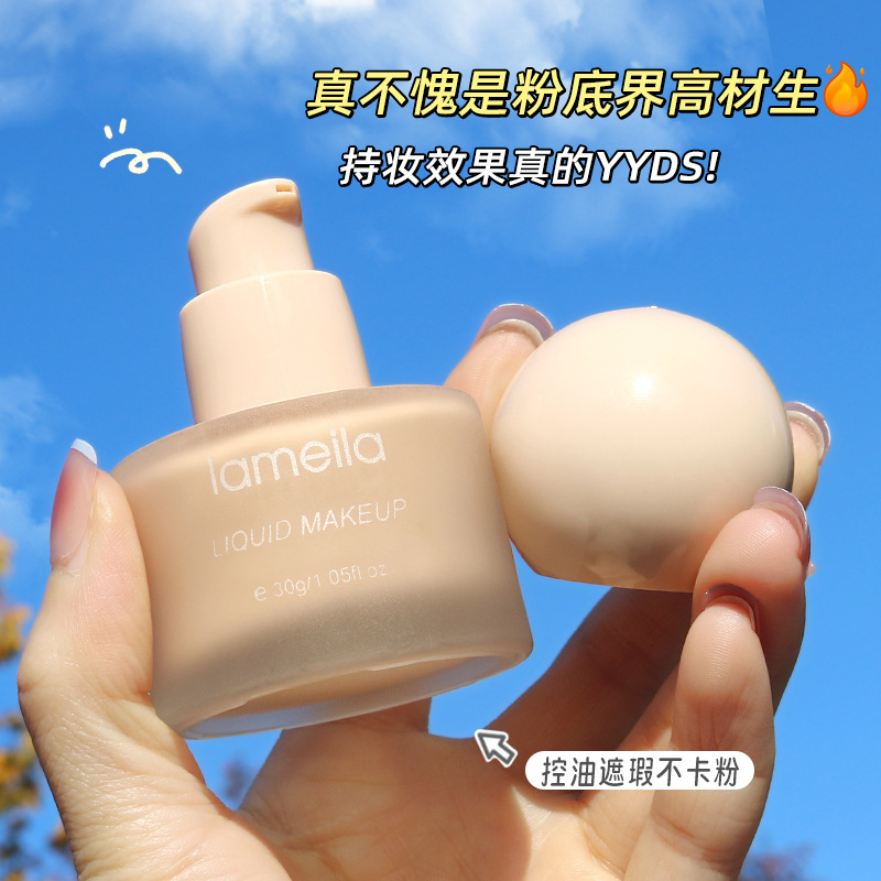 The small round cap Cream Foundation BB Cream is waterproof, sweat-proof, and does not easily smudge. It provides long-lasting coverage for dry and oily skin, controls oil, and serves as a base full figure