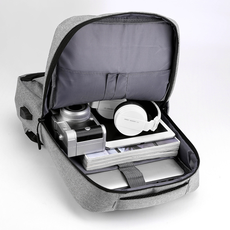 Cross-border wholesale business and leisure computer backpacks, lightweight commuting travel backpacks, usb charging simple appointment computer bags Application Scenario
