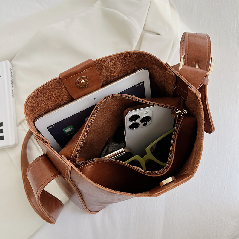 New fashionable and versatile women's single-shoulder bag and women's bag, a best-selling large-capacity bucket bun for European and American foreign trade Application Scenario
