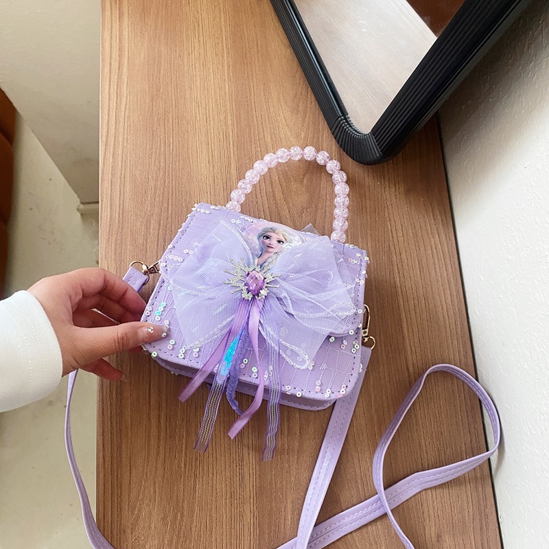 New Elsa Princess hand-held crossbody bag for children and girls, Ice Princess fashion Flash light single-shoulder bag Application Scenario
