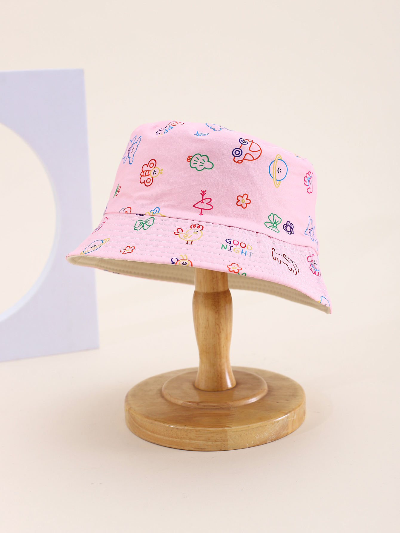 Spring and summer bestsellers: A variety of printed double-sided fisherman hats for children. Cute, cartoon, classic, versatile and unique. The double-sided fisherman hats for children all have a pier circumference of 54CM details Picture