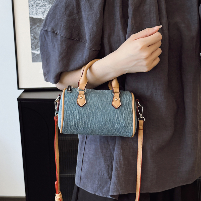 Denim retro bag for women 2025 new style, fashionable single-shoulder pillow bag, casual and versatile, commuting hand-held crossbody bag Application Scenario