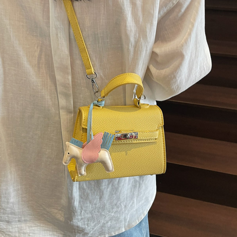 The Korean version of the hand-held small square bag for women in 2025, a new single-shoulder bag with a niche design, simple and versatile, trendy crossbody Kelly bag details Picture