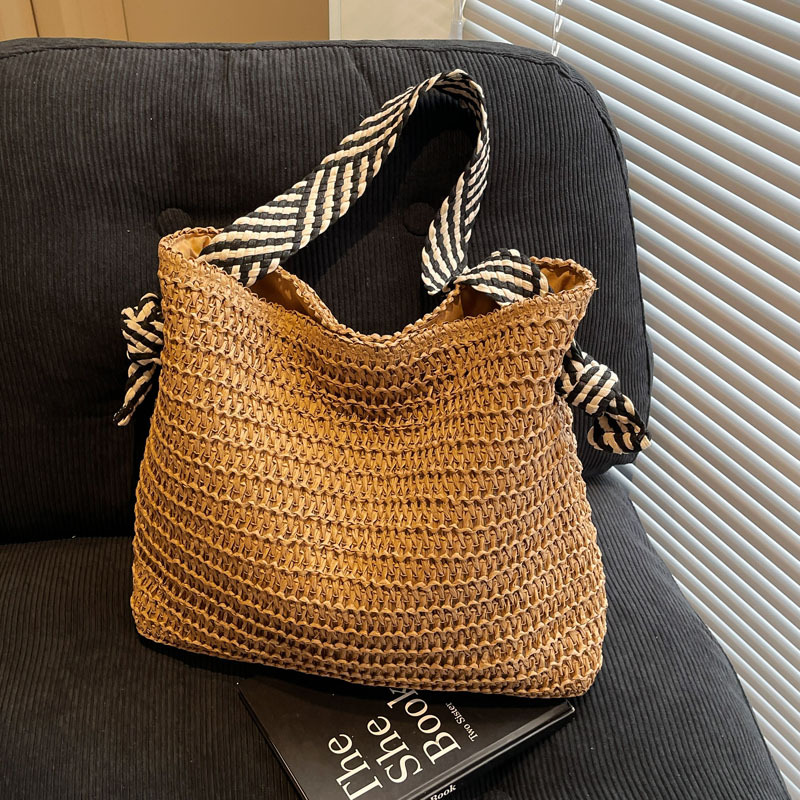 Summer large-capacity straw woven bag for women, 2025 new style seaside and beach vacation single-shoulder bag, commuter tote bucket bag details Picture