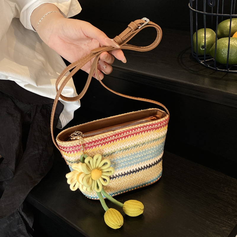 Fashionable small bag for women: New Summer 2025 colorful woven bucket bag, crossbody bag, vacation small single-shoulder bag full figure