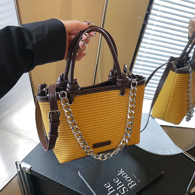 Summer vacation beach-style straw woven bag, hand-held crossbody bag, 2025 new style, stylish rope knot vegetable basket bag, woven bag full figure