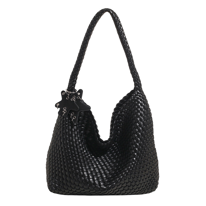 This year, the "Gun Gun" single-shoulder underarm bag is in vogue. It's a fashionable hand-woven women's bag, a trendy and simple hand-held vegetable basket mother bag Item Picture