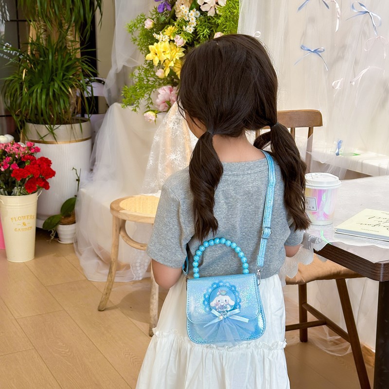 New children's single-shoulder bag for girls, Kuromi Cinnamon Dog handbag, fashionable flash light, cute crossbody small bag Application Scenario