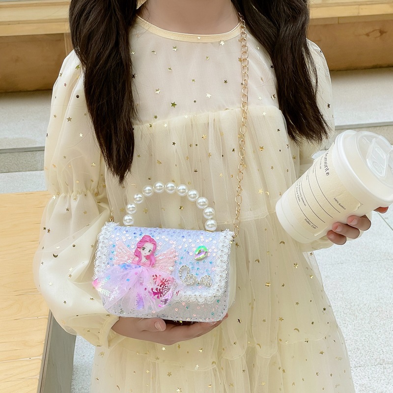New children's bags: Fashionable little Chanel princess bag, cute handbag for little girls, crossbody bag, baby chain bag details Picture