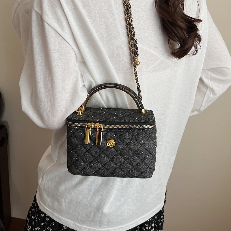 Hand-held embroidered chain women's bag, 2025 new style fashionable diamond-shaped cosmetic box bag, elegant and casual single-shoulder crossbody bag Specification drawing