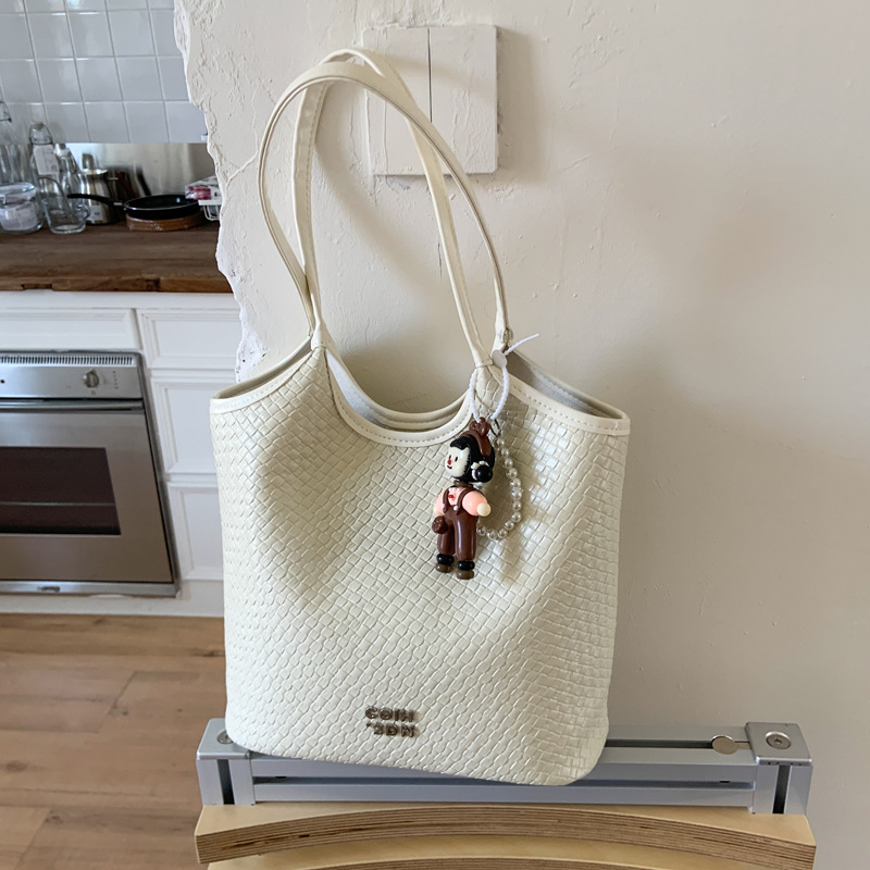 Ladies' large-capacity single-shoulder bag 2025 Summer new versatile commuter bag, underarm bag. This year's tote bag trend is in vogue full figure