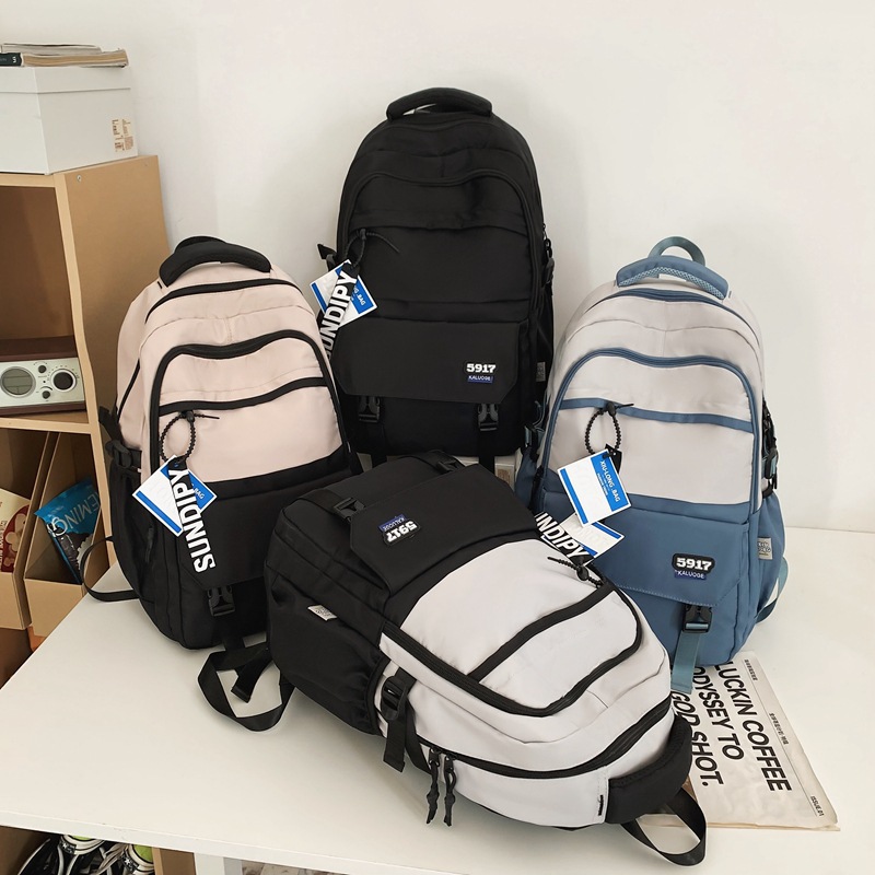 A new color-blocking computer backpack for girls in the college style, a large-capacity backpack for boys in street fashion Application Scenario