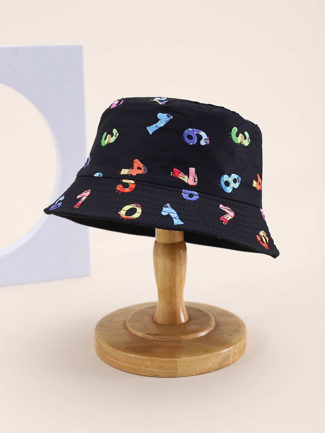 This spring and summer hit children's digital printed double-sided fisherman's hat is cute, cartoon-style, classic and versatile. It's a unique children's double-sided fisherman's hat with a pier circumference of 54CM details Picture