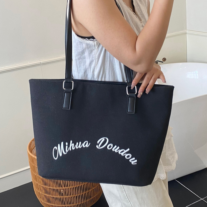 The new 2025 summer collection features a patchwork color-blocking canvas bag, a casual large-capacity single-shoulder bag, and a fashionable embroidered commuter tote bag details Picture