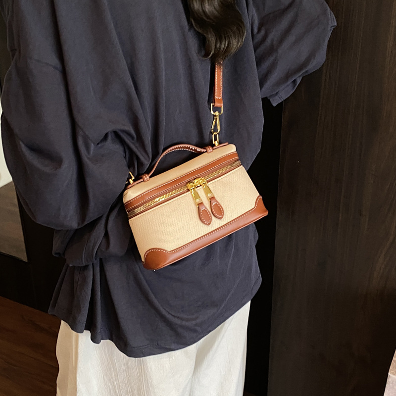 This year's popular versatile women's bags: 2025 new color-blocking commuter handbags, casual niche makeup bags, and crossbody bags details Picture