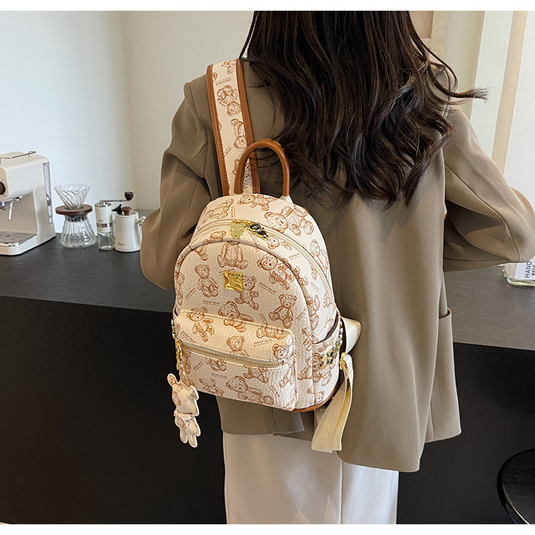 The 2024 new school-style backpack for women is a versatile and casual backpack in various sizes for travel and commuting Application Scenario