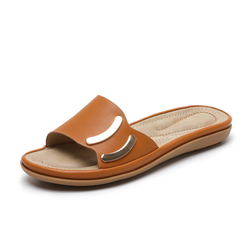 The 2024 new large-sized women's shoes, flip-flops, fashionable and comfortable cross-border sandals, casual beach slippers, and stylish style full figure