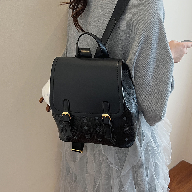 This is a niche design for women, featuring cartoon animal prints. It is a pink backpack with a high level of appearance and large capacity for travel Application Scenario