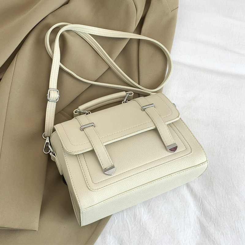 This year, fashionable and high-end small bags are in vogue. They are versatile, niche designs, single-shoulder crossbody bags, and simple square bags full figure