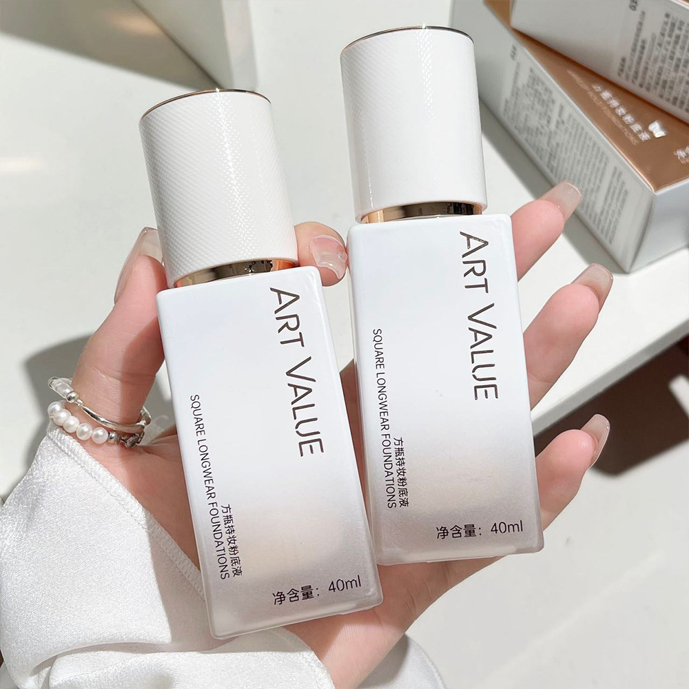Art Value Square Bottle Long-lasting Foundation is fine, clear, hydrating and does not dry out. It is versatile and natural for base makeup full figure