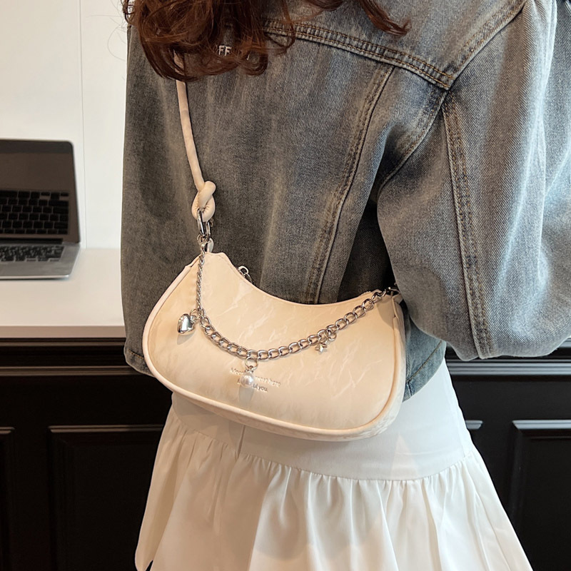A stylish and stylish small handbag for ladies in 2025, a versatile and fashionable crossbody bag, a niche single-shoulder underarm bag for summer details Picture