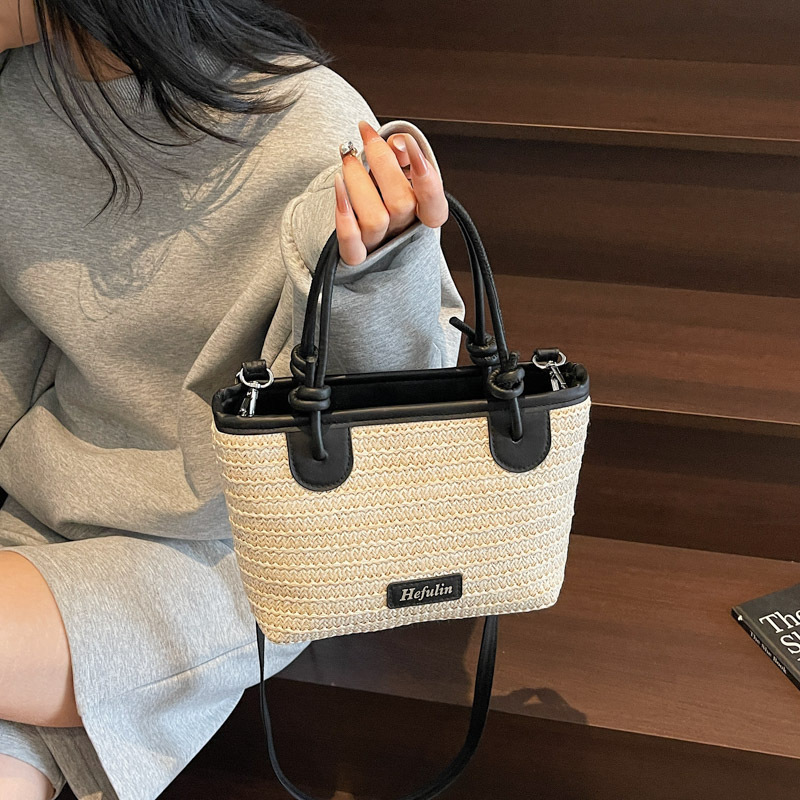Woven bag, hand-held bucket bag, vegetable basket bag, 2025 new summer fashion, versatile and high-end niche crossbody bag full figure