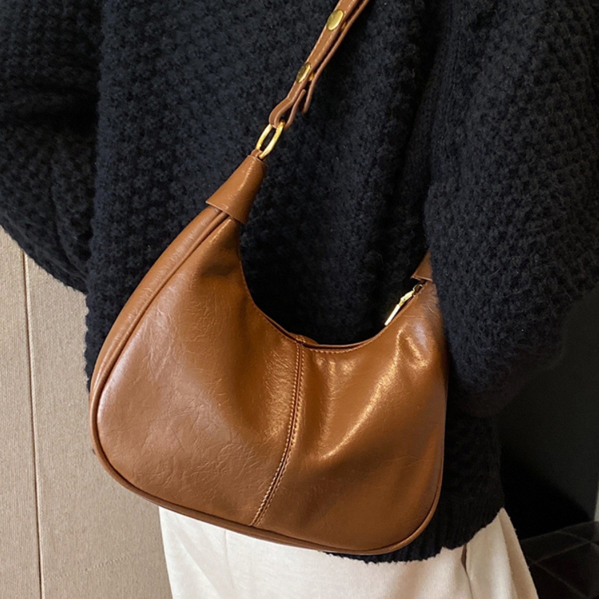 This year's trendy bags for women 2025 are super popular. They are fashionable, high-end, and stylish single-shoulder underarm bags, as well as retro and versatile crossbody bags Application Scenario