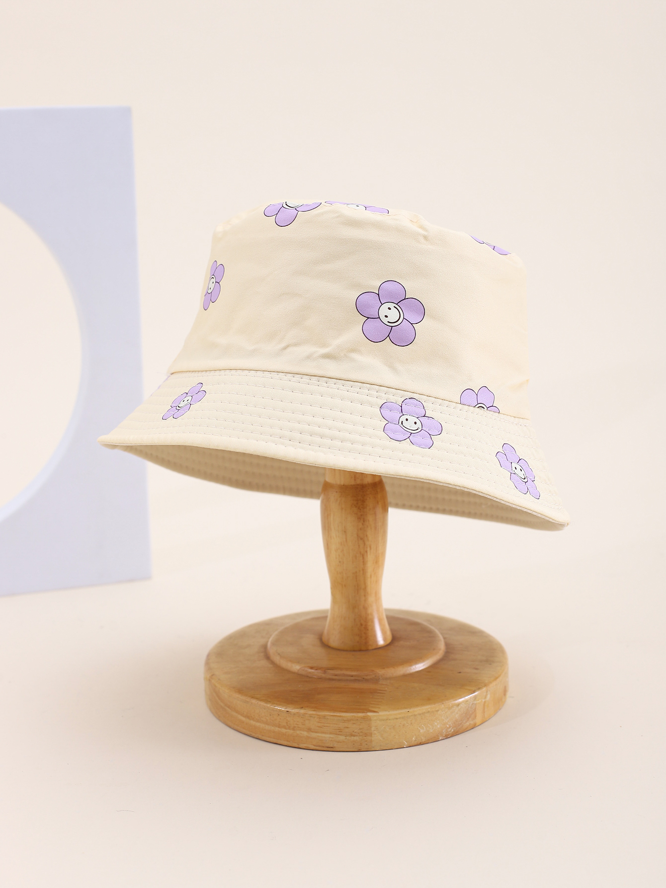 This is a popular children's double-sided fisherman's hat with small floral prints in spring and summer. It's cute, cartoon, classic and versatile. It's a unique children's double-sided fisherman's hat with a pier circumference of 54CM Specification drawing