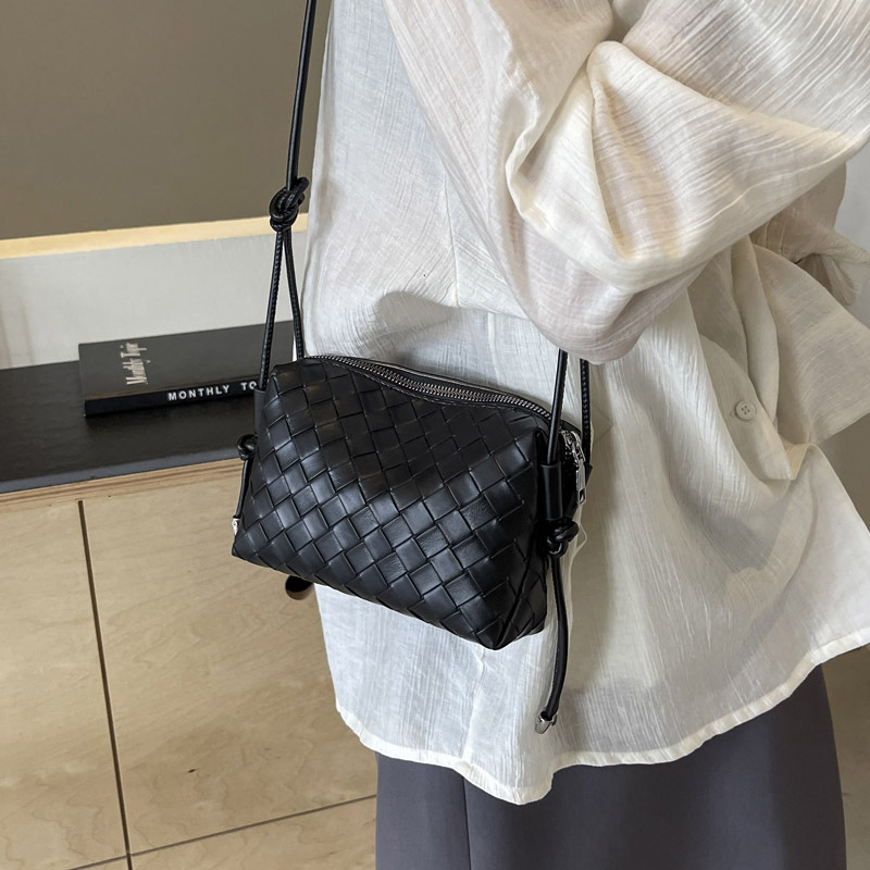 Korean style fashionable woven pattern small square bag for women 2024 summer new simple single-shoulder bag, niche, trendy and versatile crossbody bag details Picture