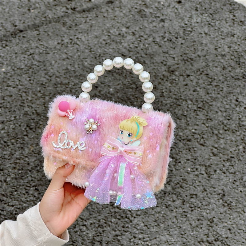 The 2024 new stylish girls' bag is a versatile and fashionable children's single-shoulder crossbody bag. It's a trendy little girl handbag details Picture