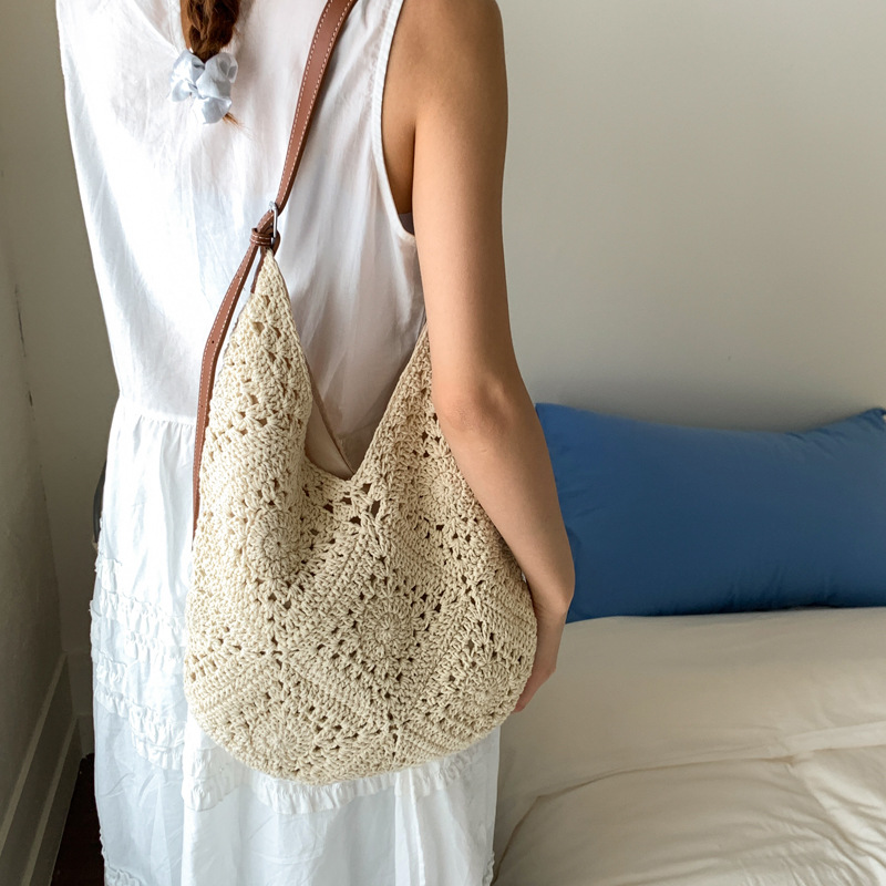 A niche hollowed-out woven bag for women, a new summer fashion tote bag with ethnic style, a large-capacity crossbody bag Application Scenario