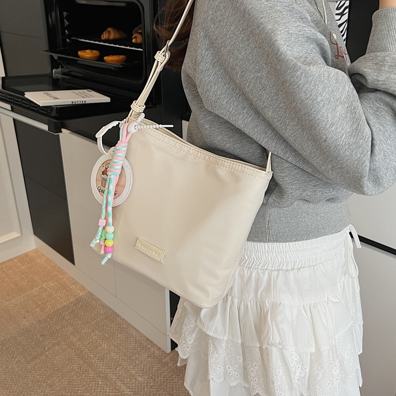 A new, simple and versatile single-shoulder crossbody bag for women in the summer of 2025, a niche Korean casual underarm bag Specification drawing