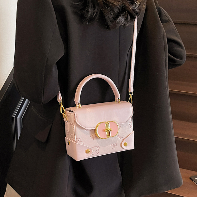 Korean-style fashionable color-blocking small square handbag with a high-quality feel, a new summer 2025 stylish and versatile women's crossbody bag details Picture
