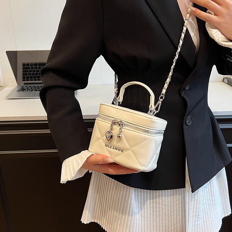 Mini mini bag for women 2025: A super popular new Korean-style fashion chain crossbody bag, a trendy and stylish hand-held bucket bag Item Picture