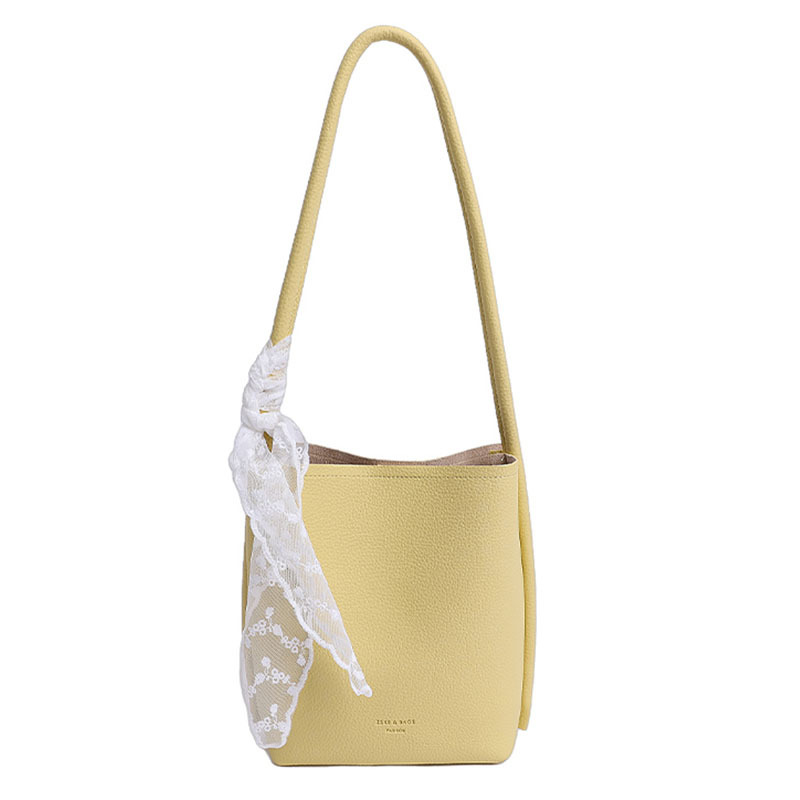 A trendy and versatile single-shoulder underarm bag for women in the summer of 2025, featuring a niche design and a simple commuting bucket bag Item Picture